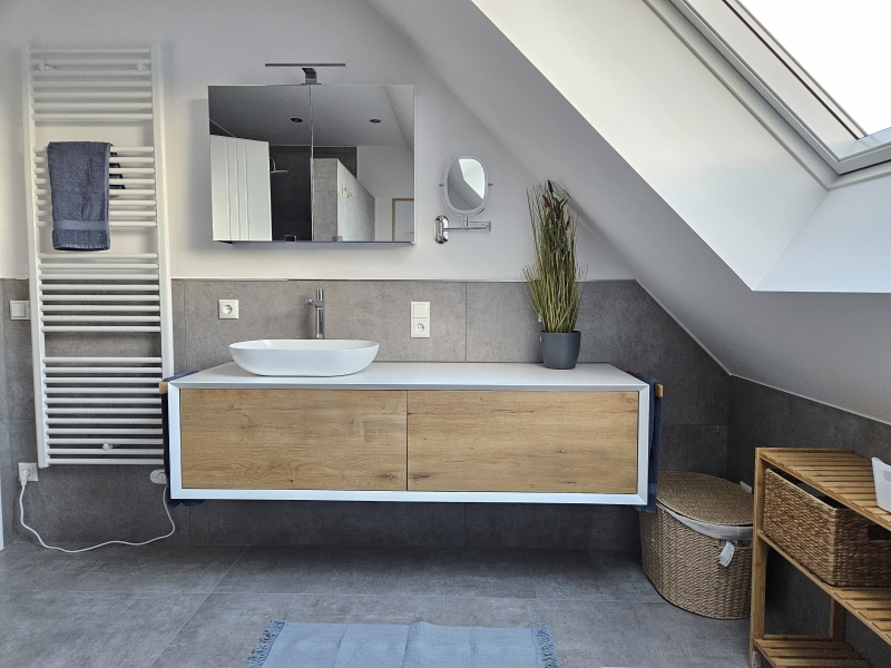 Modernes Badezimmer im Ferienhaus Haus Seeglück